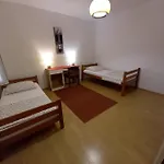 Sara * Preko